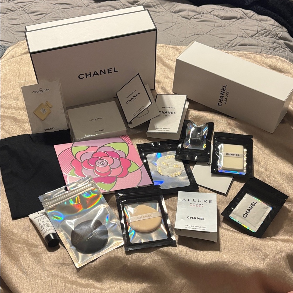 Chanel 17 Piece Assorted Beauty Collection with String Lights USB NWT GWP